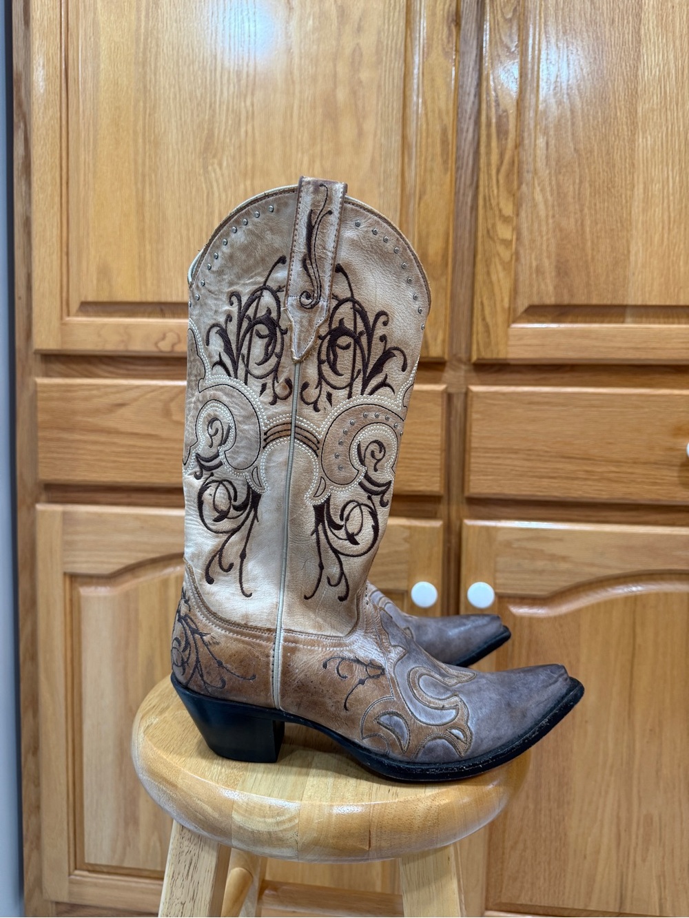 Sterling River Size 6 B Leather Embroidered Studded Western Cowboy Boots
